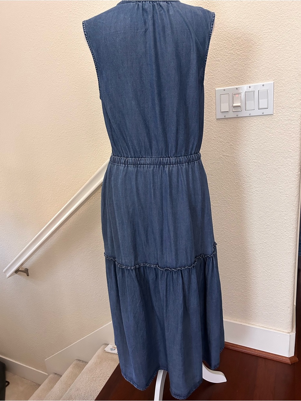 Lands' End Lyocel Tiered Midi Dress Sleeveless Denim Blue Size L Vneck pockets - Picture 4 of 10